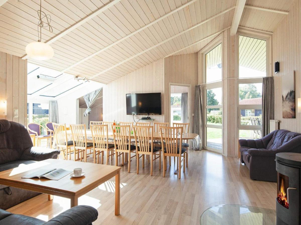 12 Person Holiday Home In Grömitz Buitenkant foto