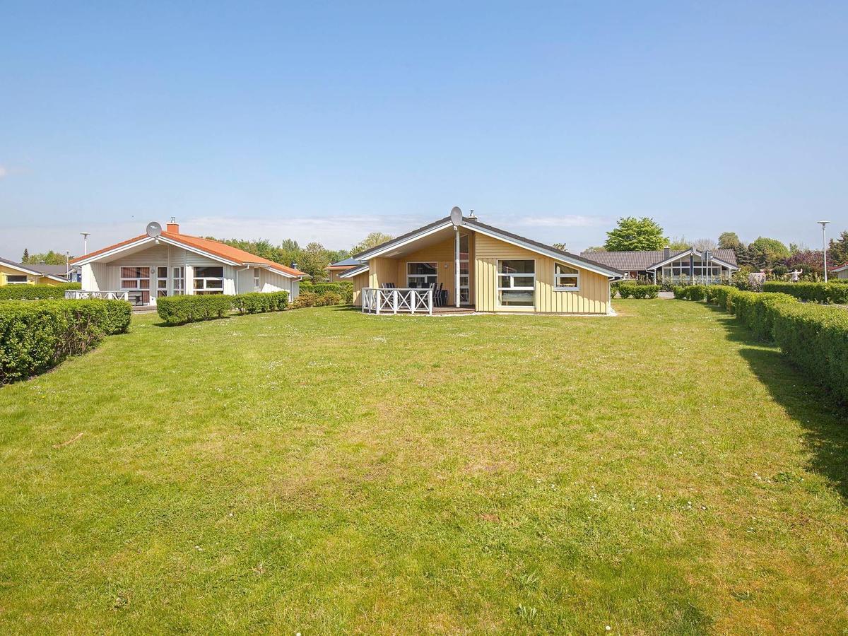 12 Person Holiday Home In Grömitz Buitenkant foto